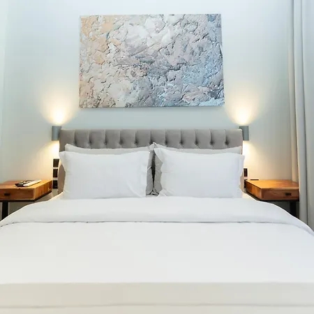 מלון דירות Monopati House 3*