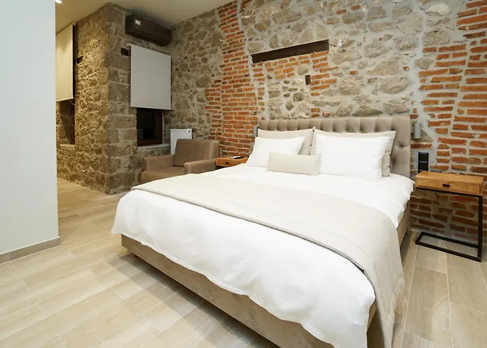 Aparthotel Monopati House