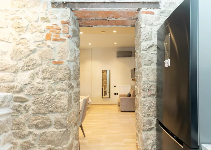 Monopati House Mouzaki